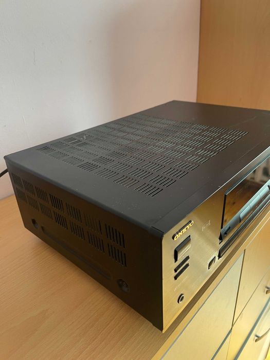 Аудиосистема – ресийвър Onkyo и CDP Kenwood