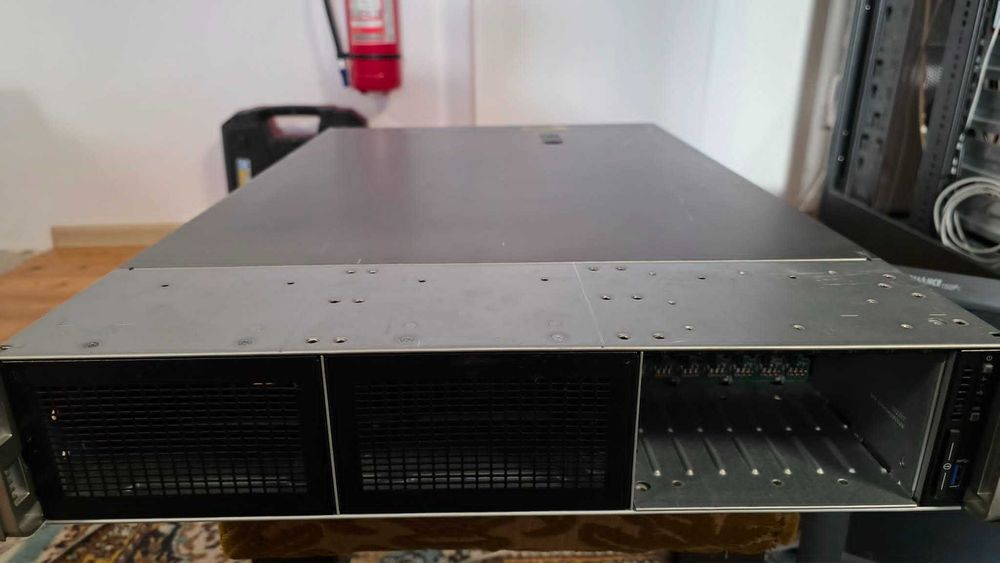 Server HPE ProLiant DL380 Gen9 G9 2U 8x2,5SFF - (CTO) Configure-to-Order