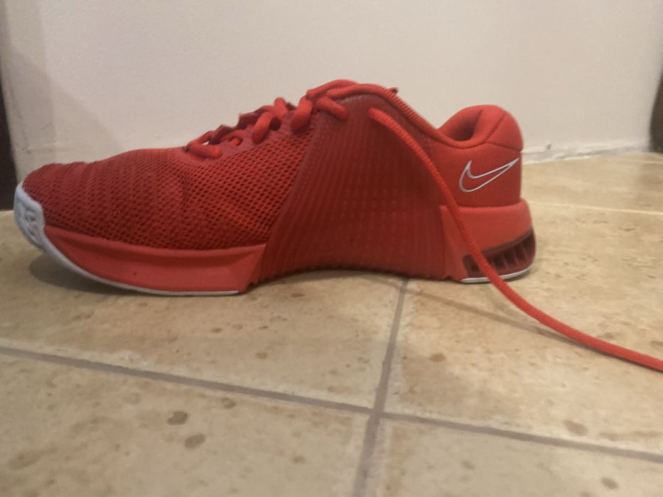 Нови Nike обувки