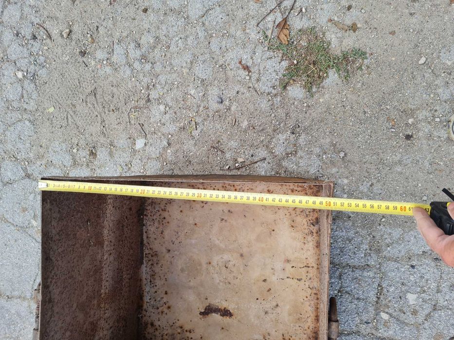 Продавам казан за варене на буркани компоти.