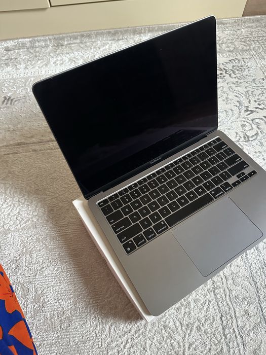 Продается Macbook Air 13 256гб 2020