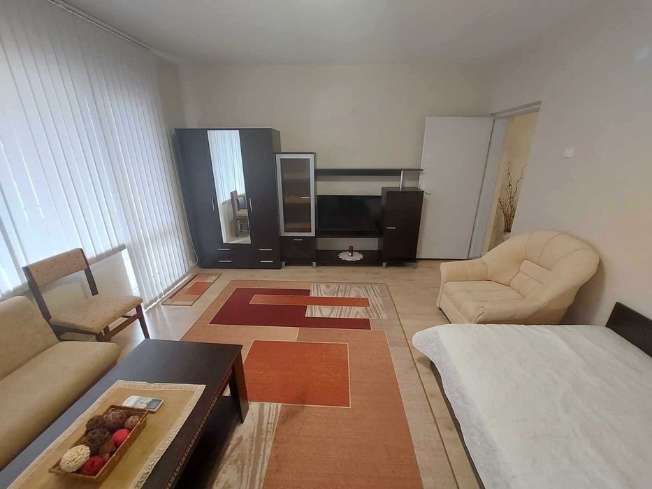 Дава се под наем Двустаен апартамент в Търговище, Център - 40 кв.м за 204 € - Снимка #2