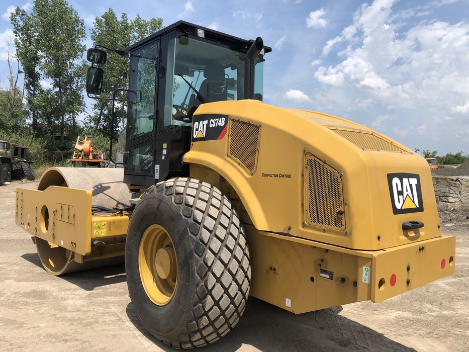 Inchiriez  Cilindru Compactor 18 T