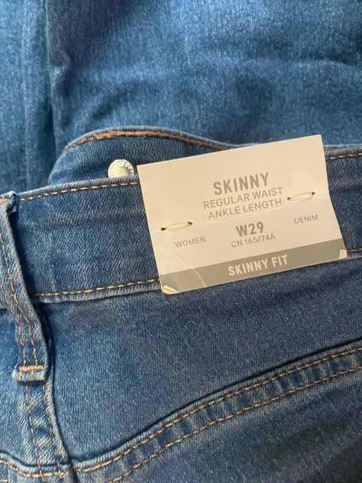 Blugi skinny noi