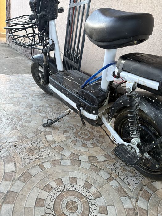 Scuter electric 25 km h