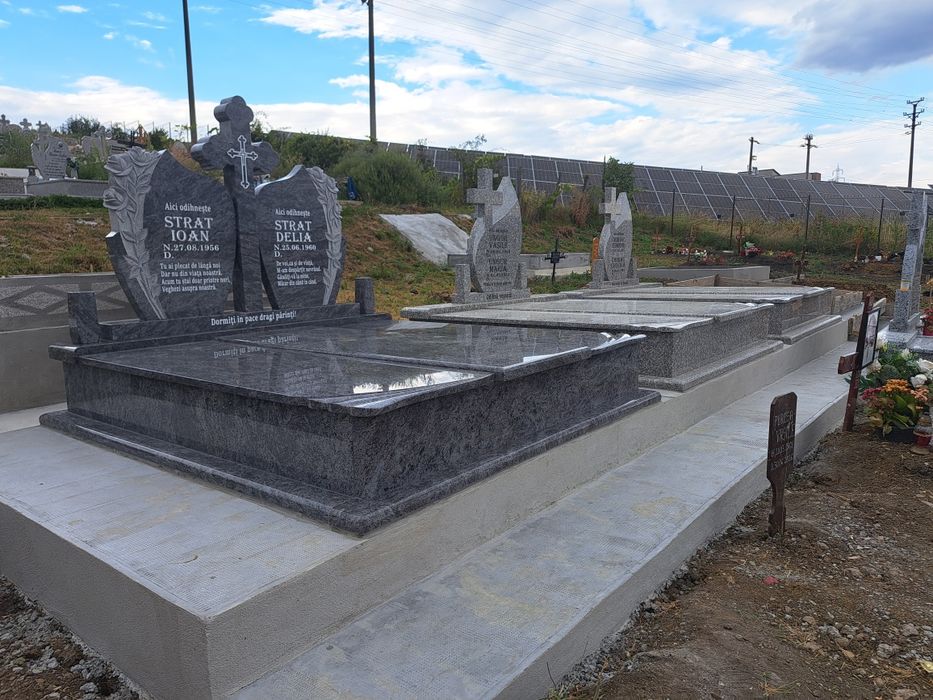 Executam Monumente Funerare din marmura granit și mozaic