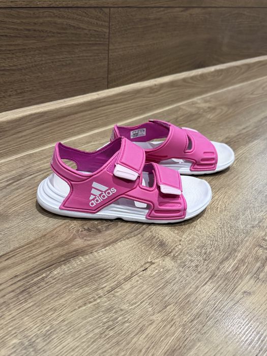 Продавам детски сандали ADIDAS