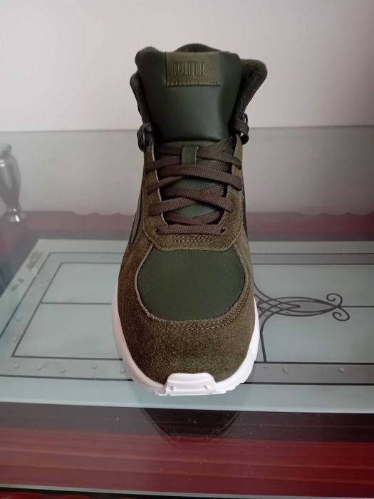 Vând ghete Puma noi.