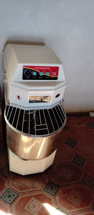 Mikser 25 kilogrammli holati a'lo