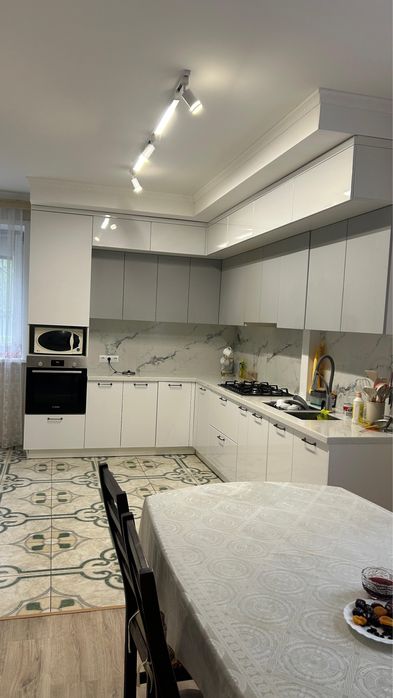 Продом кирпичный дом с мансардой