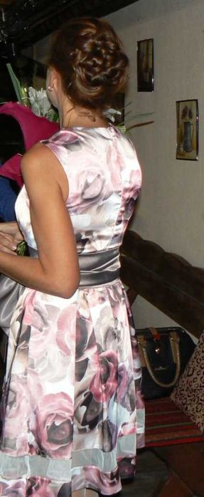 Дамска рокля за официални поводи