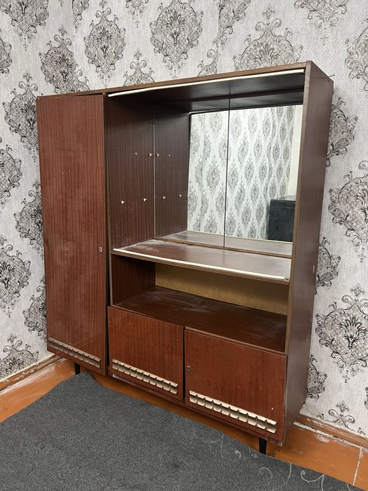 Книжный шкаф советский б/у