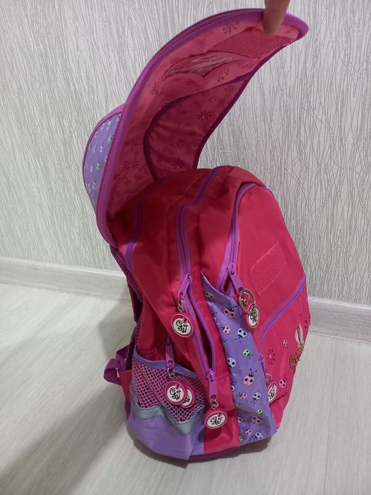 Продам новый школьный рюкзак для девочки