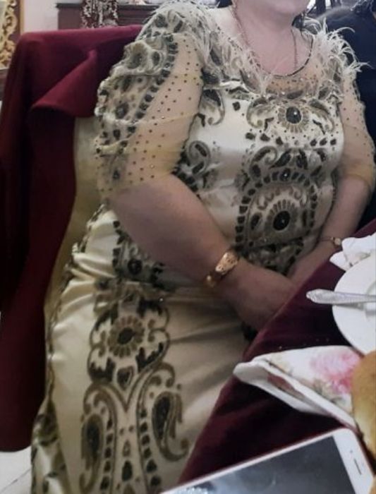 Миллий ва базм куйлаклар катта размерга 52-58 ( хар бири 500 000)