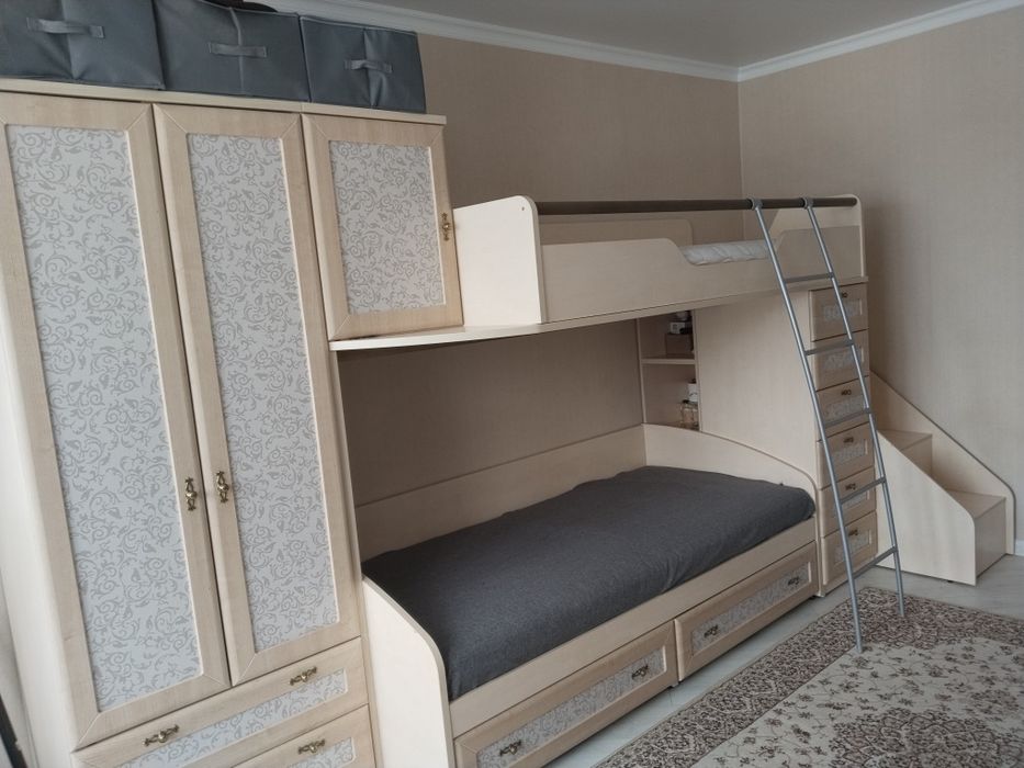 Продам двухярусную кровать б/у