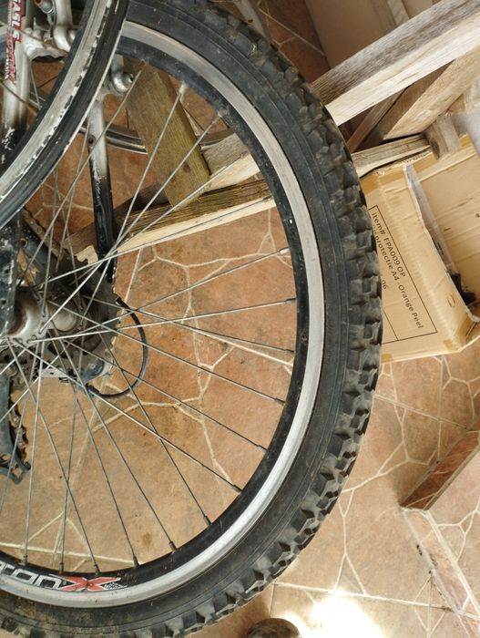 Vând cauciuc de bicicleta 24.