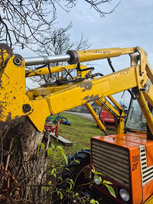 Tractor Fiat cu incarcator frontal