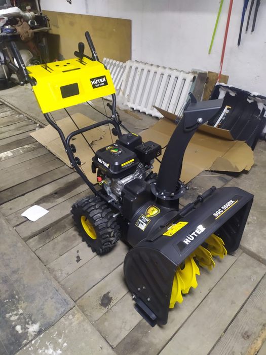 Продам снегоуборочную машину