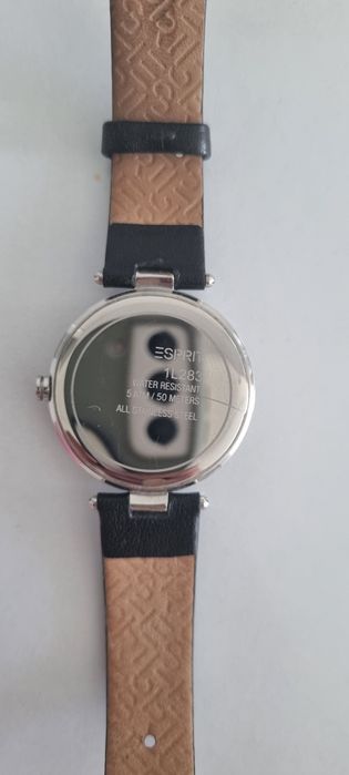 Esprit Овален часовник с кожена каишка