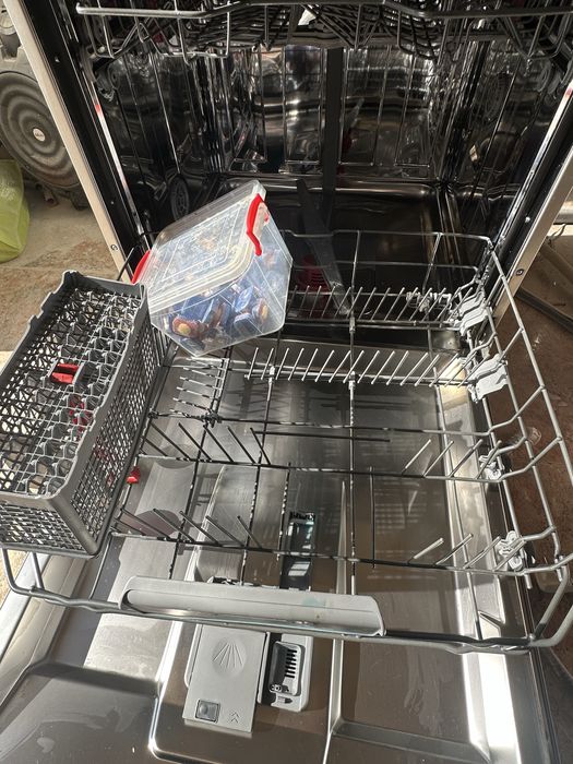 Masina de spalat vase SHARP