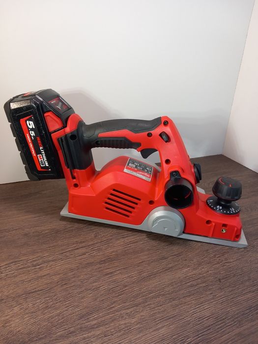 Vând rindea de mână Milwaukee