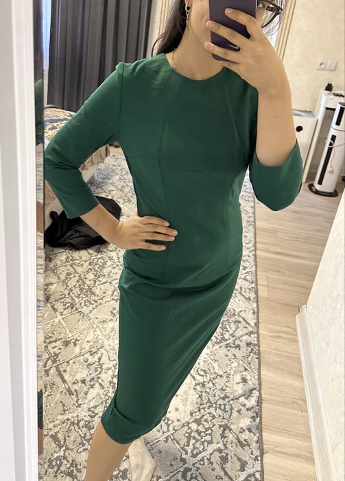 Строгое Зеленое платье на вечер и деловую встречу /работу