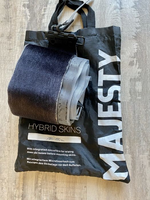 Schiuri de tura movement fast, tour ski cu piei de foca incluse.