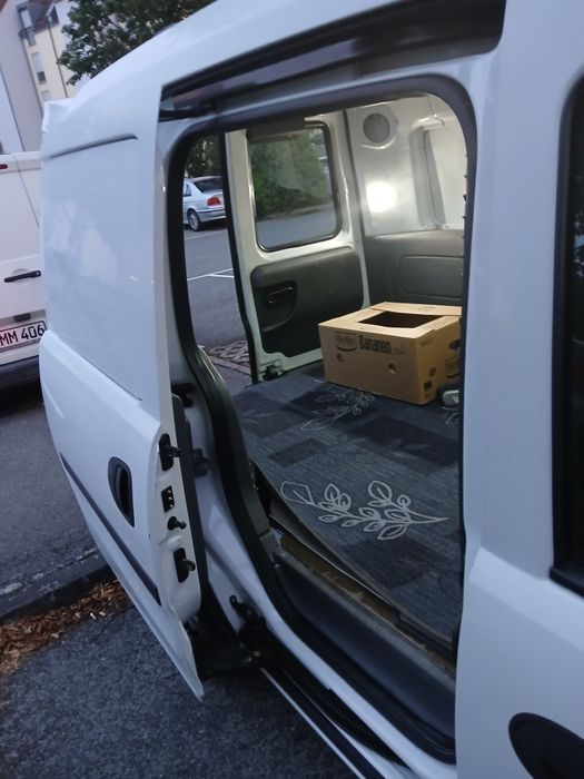 Vînd OPEL COMBO folosit