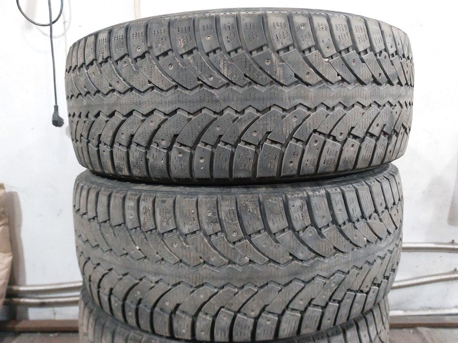 Продам зимнию резину 235/55 R18