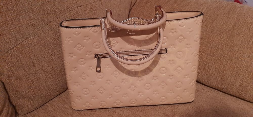 Vand poșeta Louis Vuitton
