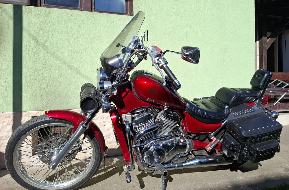 Suzuki intruder vs800