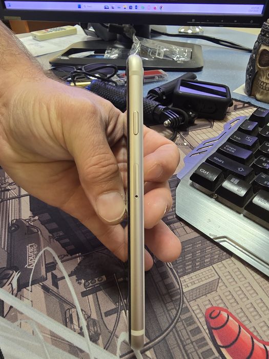 Срочно Прдам Iphone SE 2022г.