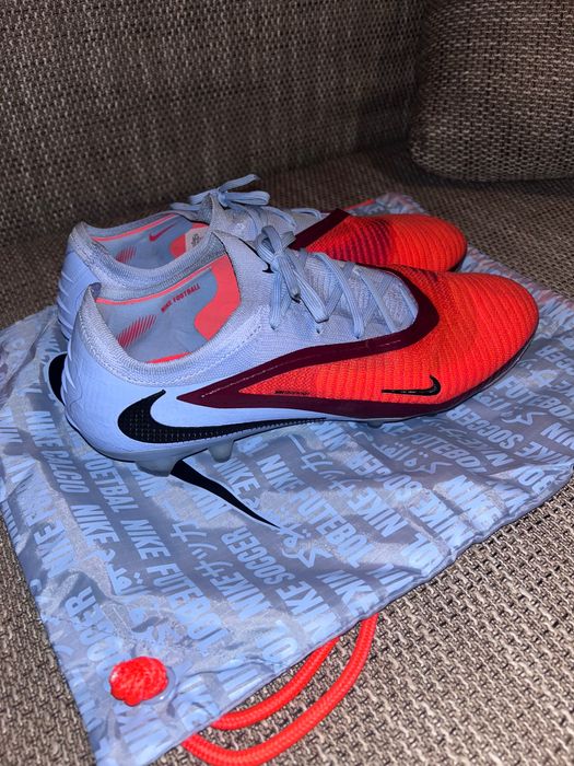 Футболни обувки: Nike Phantom