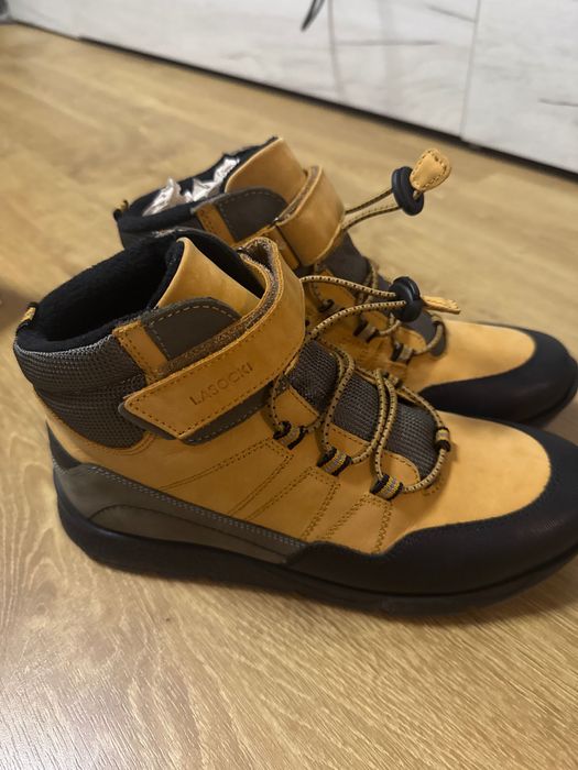 Боти за момче нови