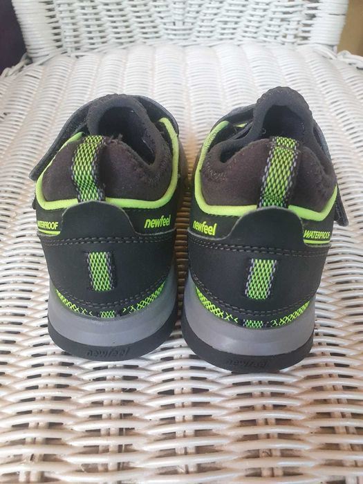 Incaltaminte drumetie, impermeabila Decathlon, masura  28