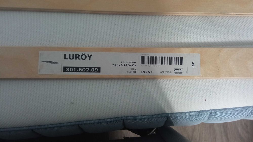 Продавам запазена подматрачна рамка LURÖY на икея 160x200см