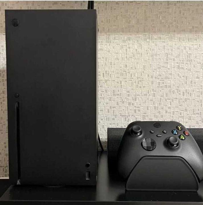 Продам XBOX SERISE X +2 геимпад + док станция состояни отличное