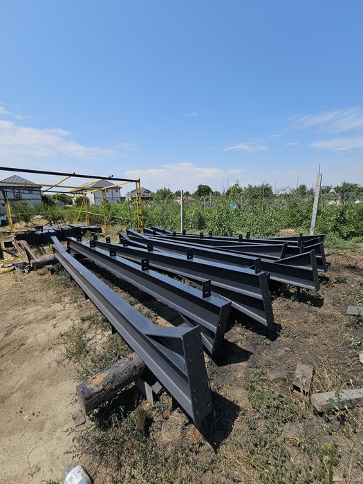 Vând structura metalica