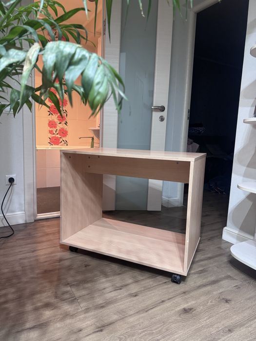 Стол/тумба на колесиках