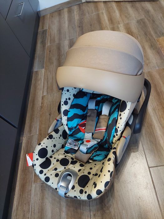 Стол за кола Cybex Cloud Z i-size Karolina Kurkova плюс нов дъждобран