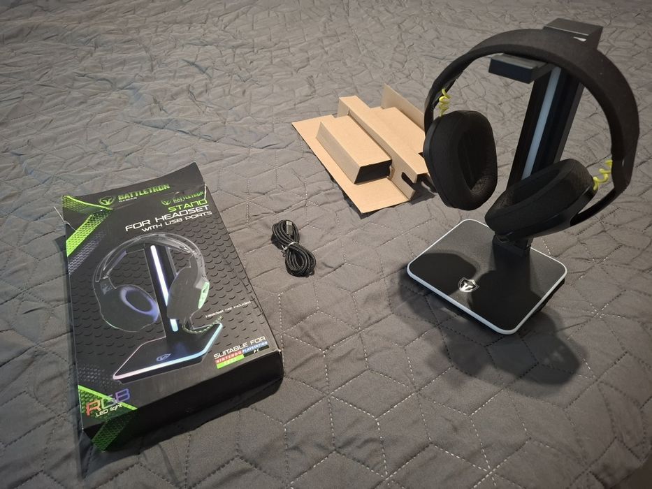 Battletron gaming stand for headset
