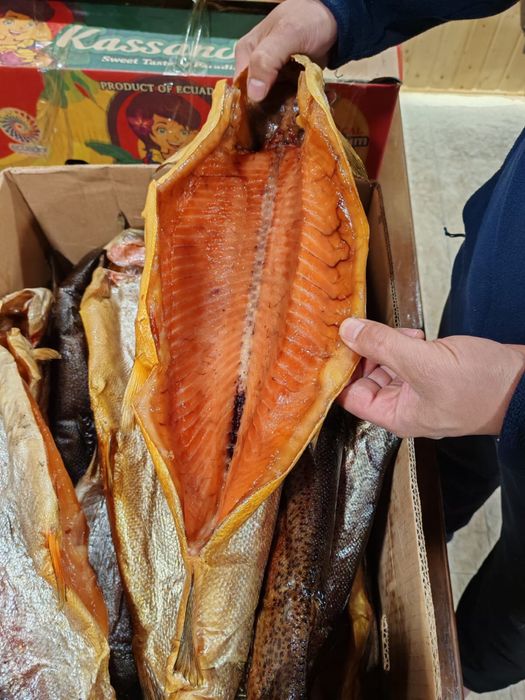 Форель копченная