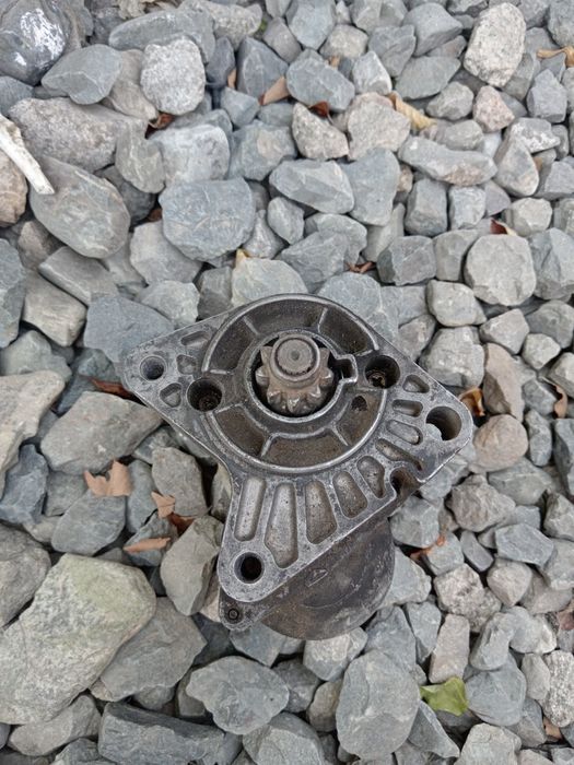 Продам стартер от таиета превия