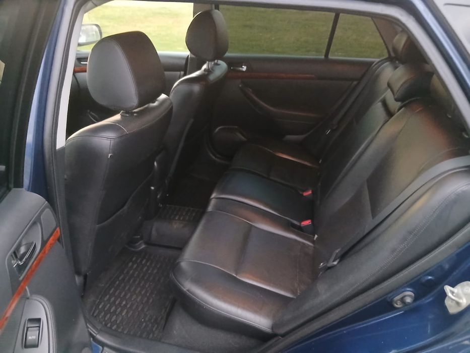 Multe piese schimbate ! Toyota Avensis 2.0 Diesel, Full option