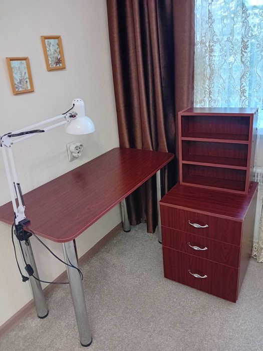 Продам стол для маникюра