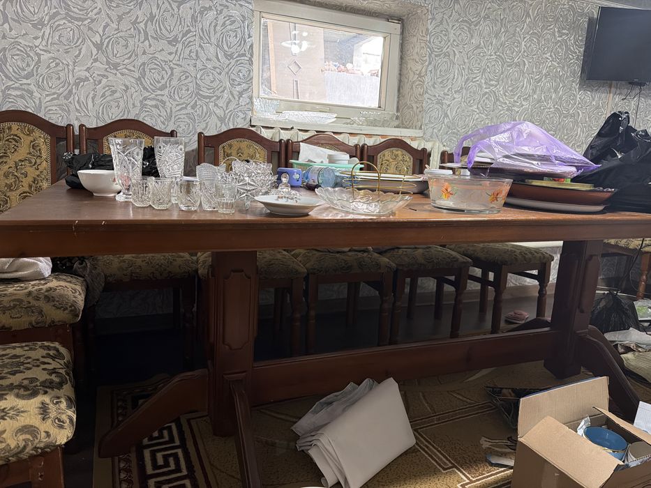 Стол со стульями