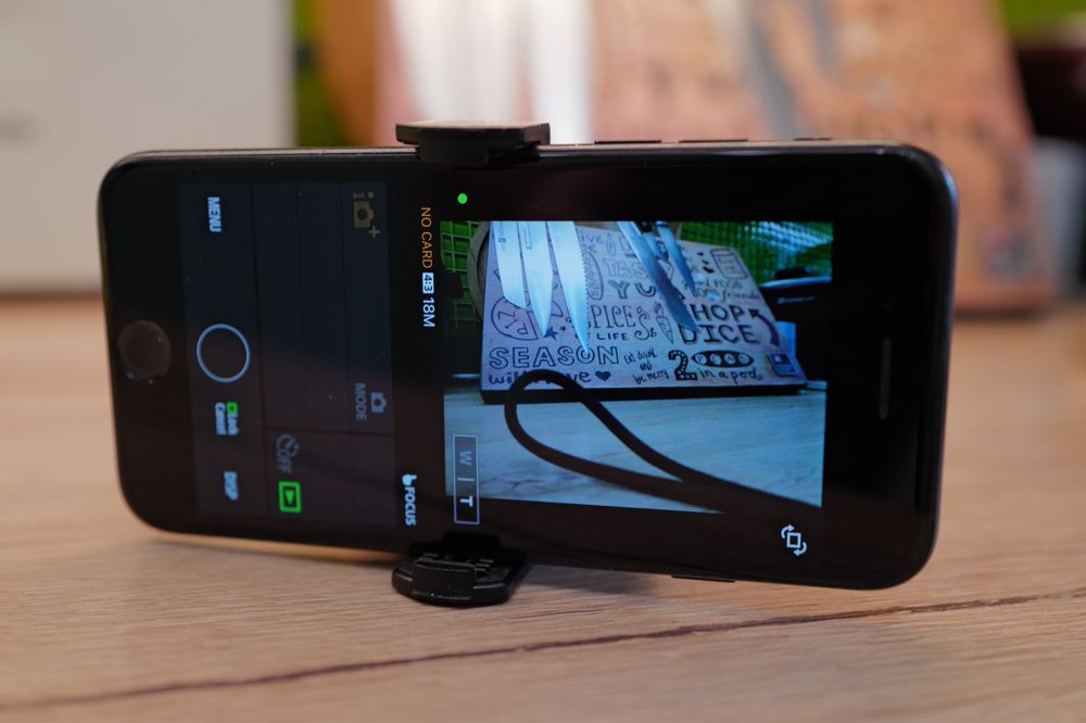 Aparat foto Sony Cybershot DSC-QX10 cu WiFi Lentila G 18 megapixeli