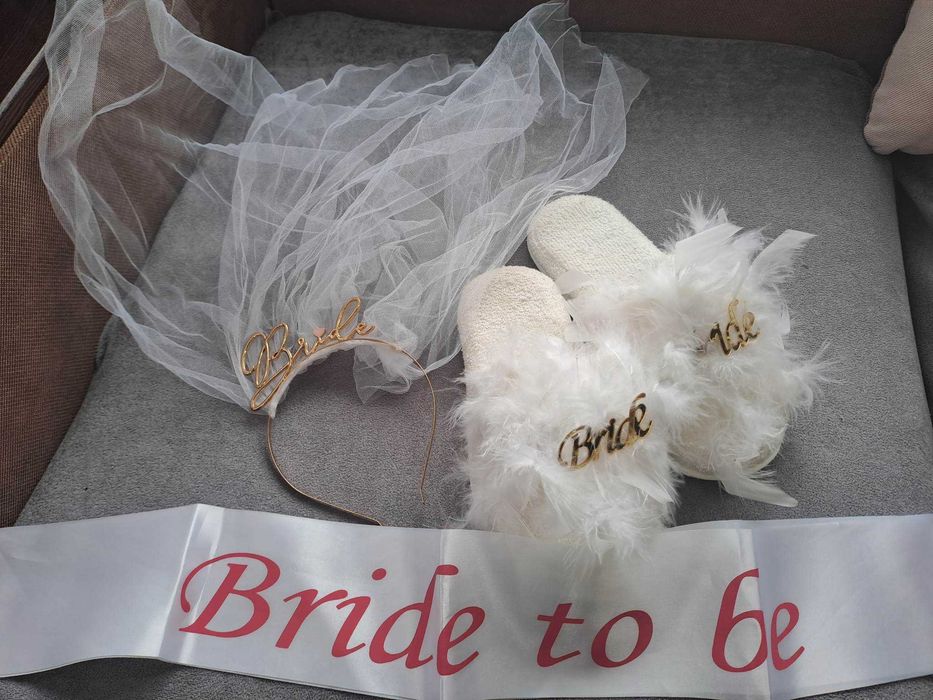 Комплект за булка и шаферки