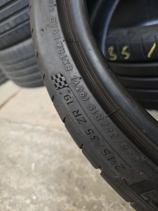 2бр Летни гуми 245 35 19 - Michelin