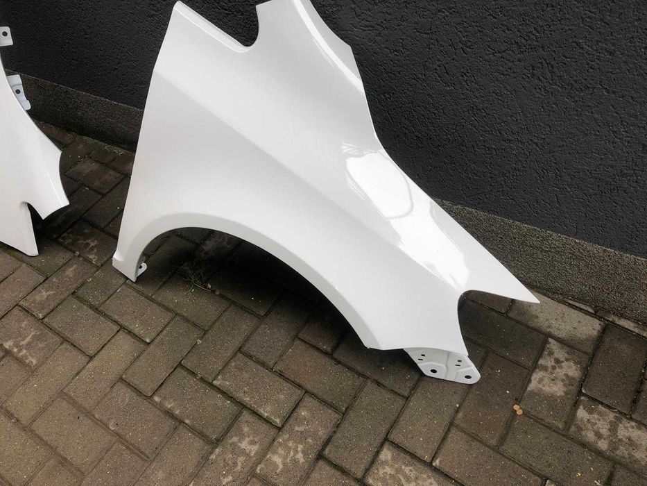 Aripa Fata Dreapta VW Golf 5/V Plus 2005-2009 Vopsita Alb